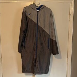 Speedo Swim Parka, fleece lined with hood. Unisex. Size Medium.